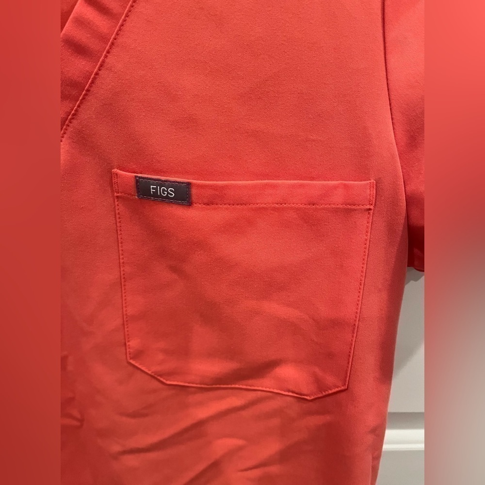 Figs Hot Coral XS Catarina Scrub Top limited edition - Picture 6 of 6